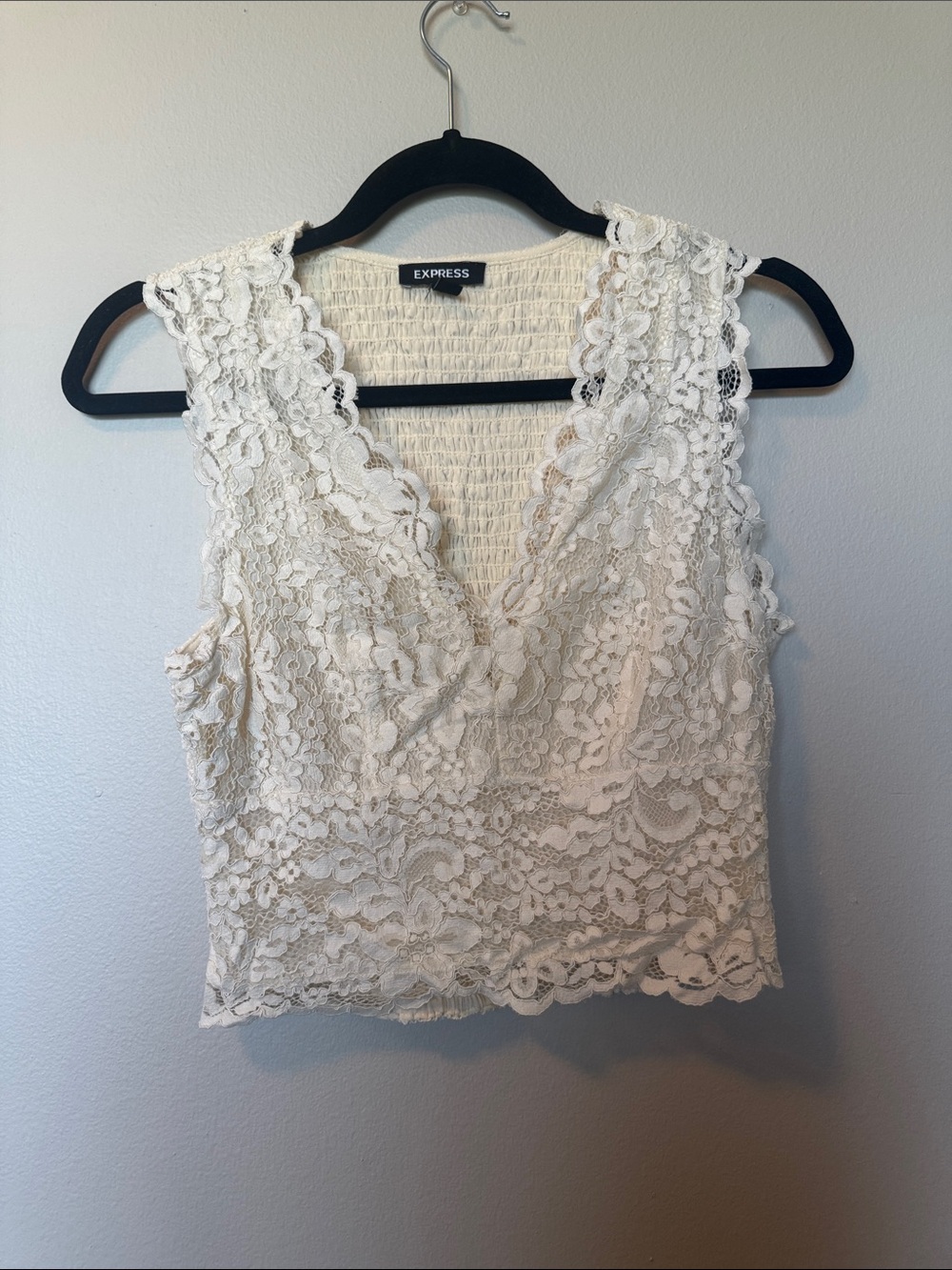 Express Women's White/Cream Lace V-Neck Sleeveless Top
